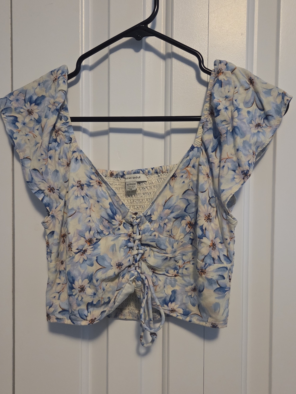 American Eagle Outfitters Blue Floral Ruched Tie-Front Crop Top